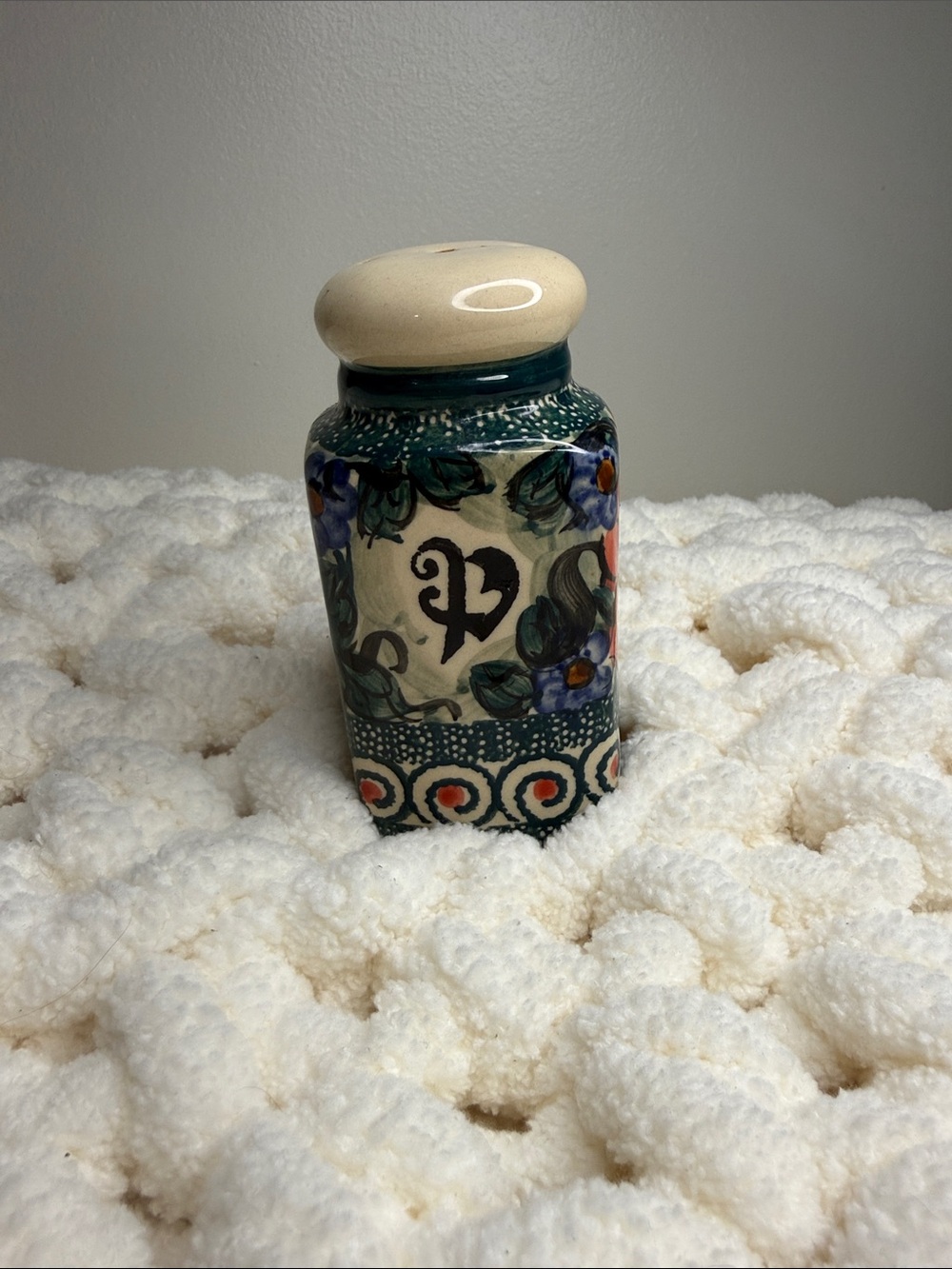 Polish Pottery Ceramic Floral Pepper shaker- Cream and Blue